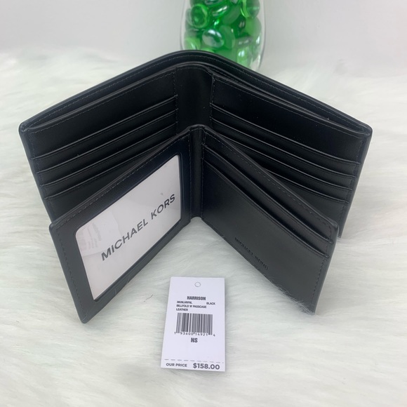 Michael Kors Harrison Billfold with Passca… - Picture 3 of 7